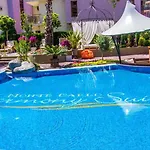 アパートホテル Monte Carlo